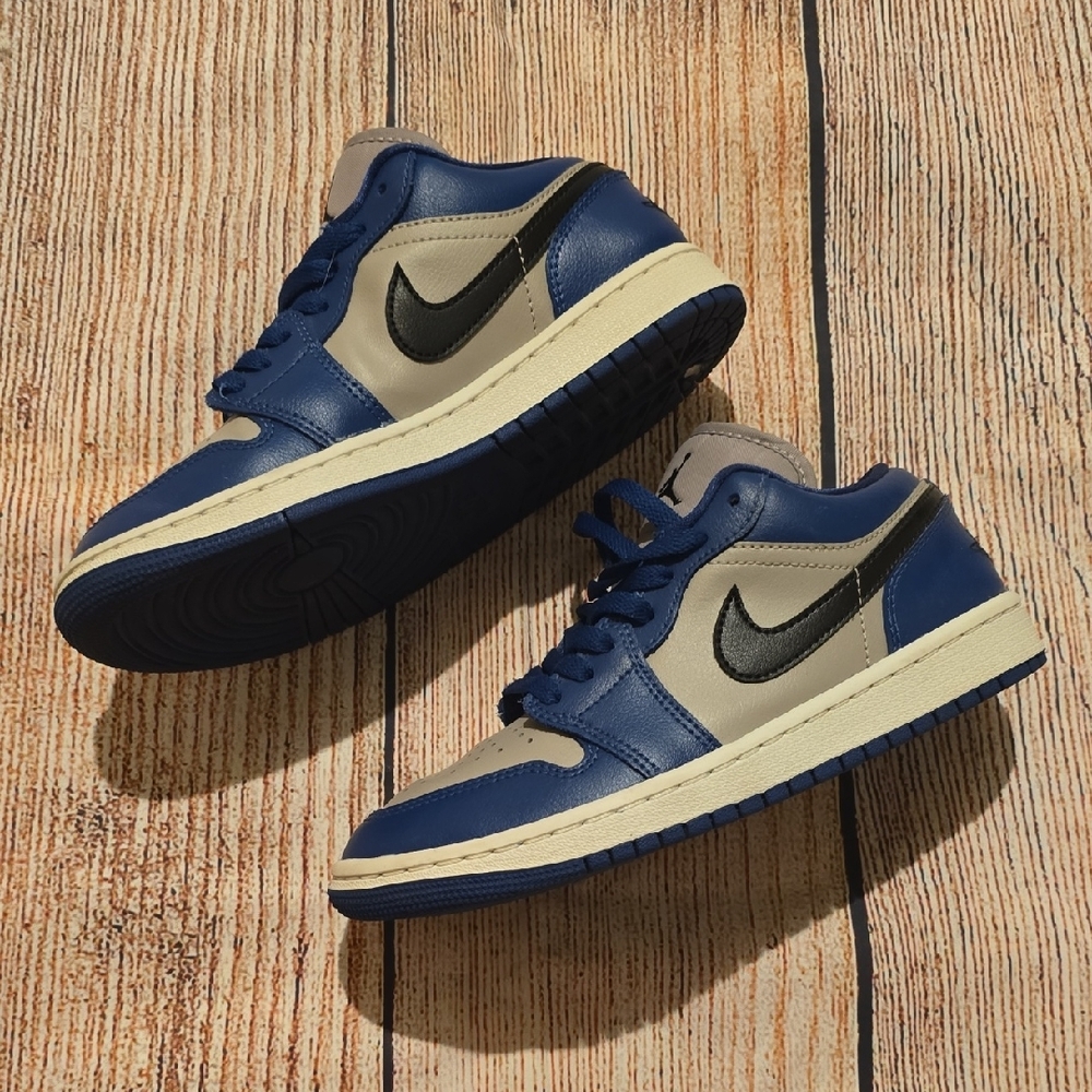 Nike Blue and Gray Sneakers Classic Low-Top Design - Picture 3 of 4
